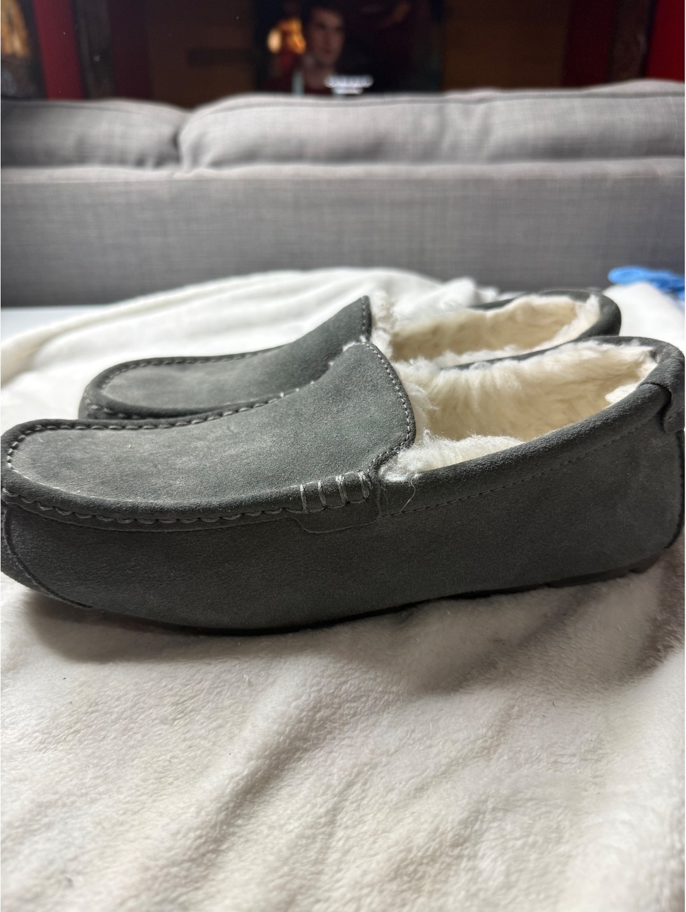 Koolaburra by UGG Men's Size 9 Gray Suede Moccasin Slippers with Shearling Lined